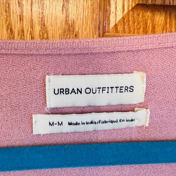Urban Outfitters Women's Pink Rose Cropped V-Neck Blouse Size M NWT - Picture 3 of 9